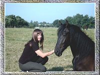 Laurin schmust mit Frauchen